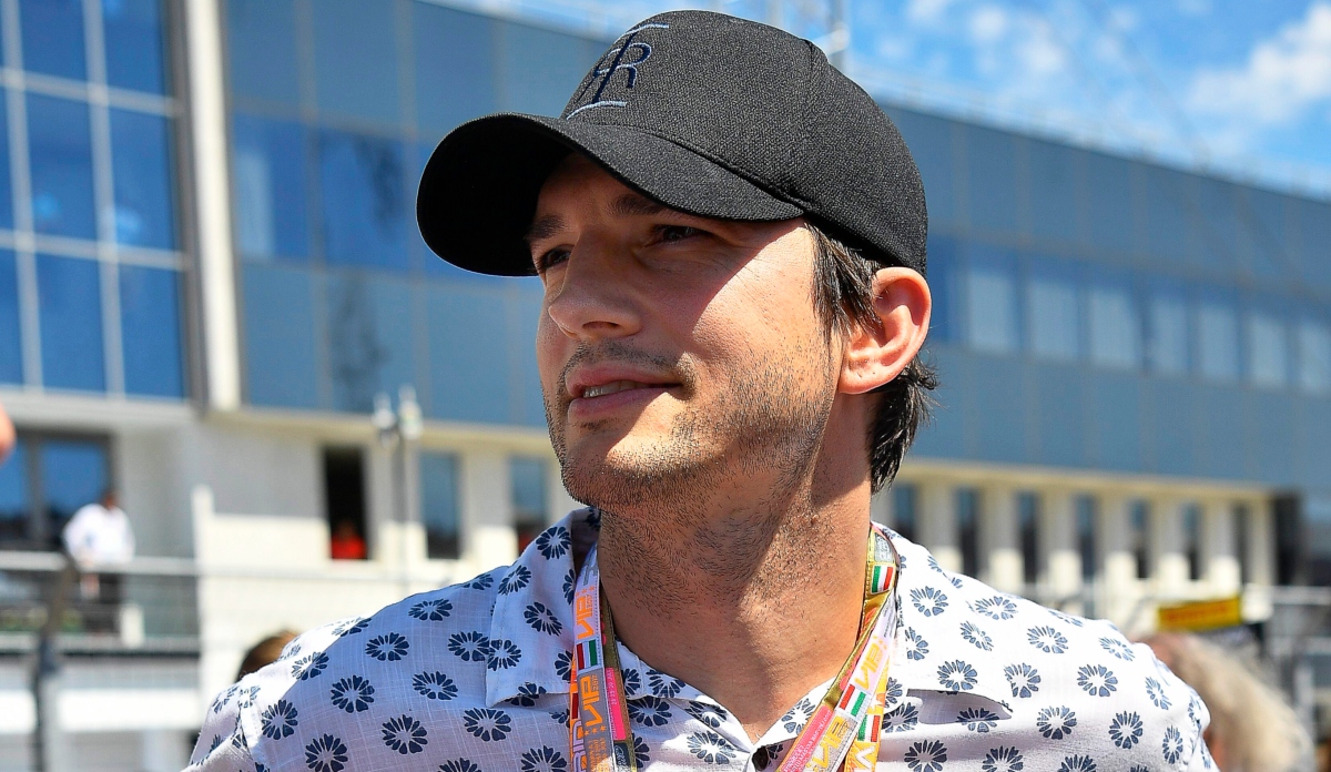 Ashton Kutcher objavio svoj broj mobitela: "Od sada mi možete slati poruke"